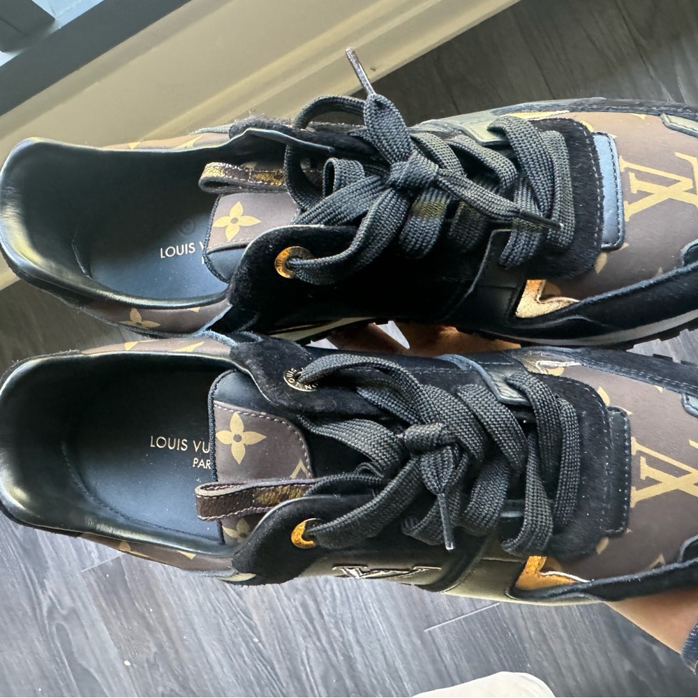 Louis Vuitton run away Monogram Sneakers